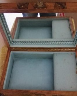 Preciosa caja de música de madera de olivo