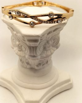 Elegante pulsera dorada entrelazada