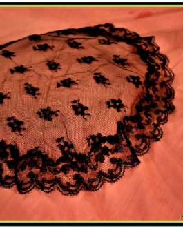 Antigua mantilla cubre cabeza de tul negro con encaje