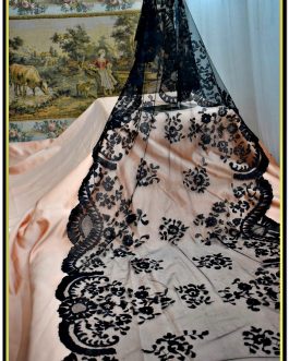 Maravillosa mantilla española negra. Chal elegante