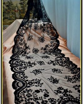 Maravillosa mantilla española negra. Chal elegante