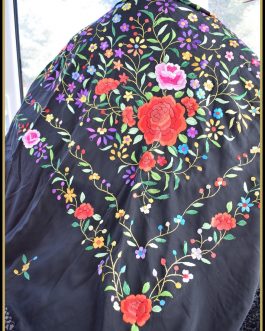 Mantón de Manila antiguo negro con bordados florales a estrenar